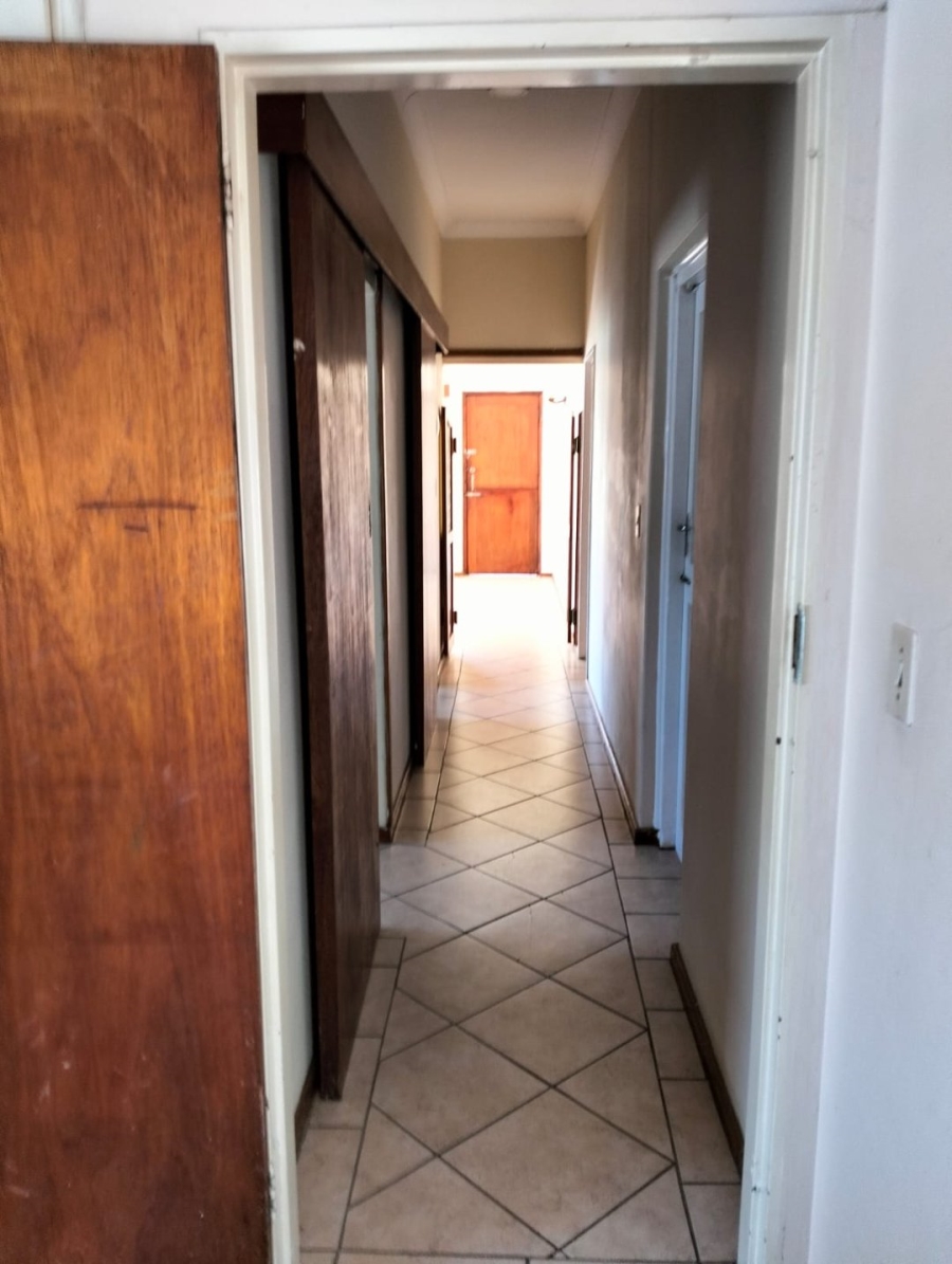 5 Bedroom Property for Sale in Sunnyridge Eastern Cape